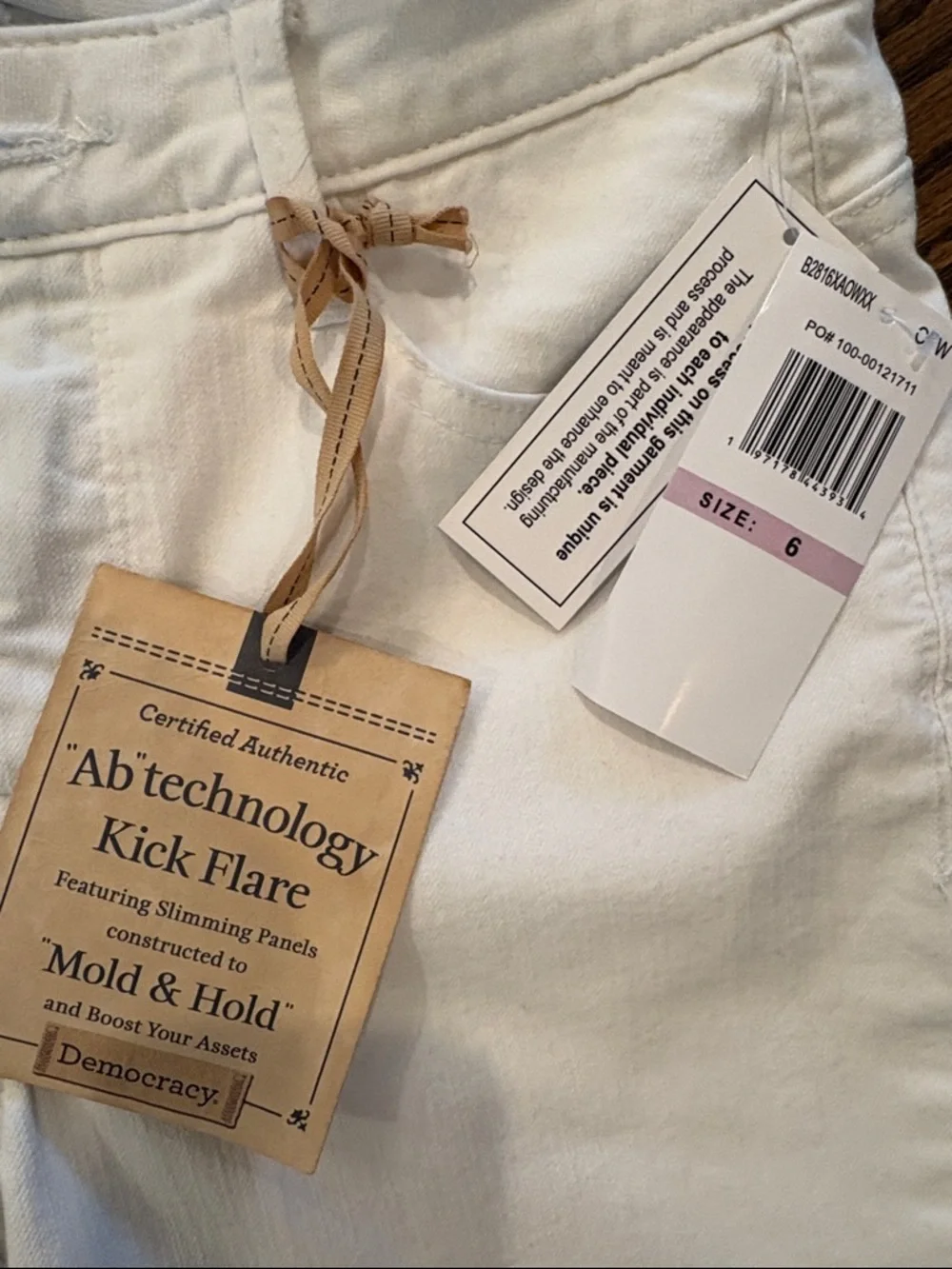 Democracy White Ankle Kick Flare Jeans with Ab technology size 6 - Picture 3 of 8